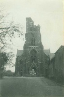 0050-0170  0012 - 1945 - RK Kerk frontaal 2