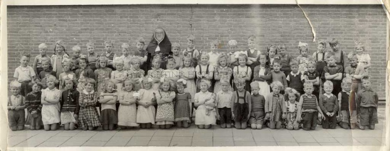 0130-1950-0006 - Kleuterschool-ongeveer 1950 (1).jpg